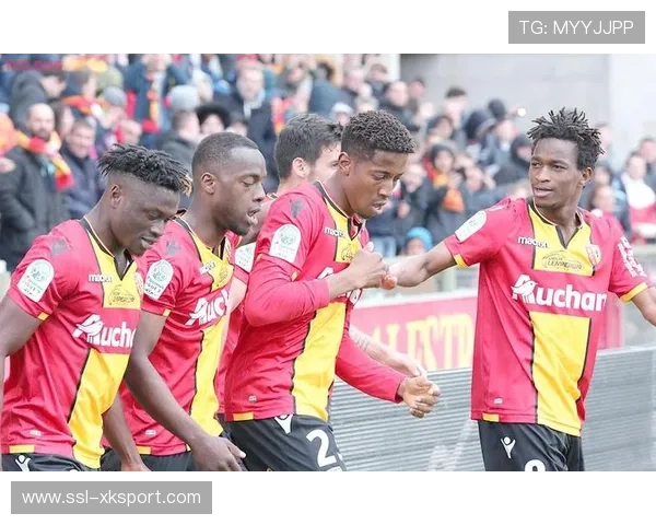 坚韧的北方球队:朗斯如何凭借团队足球撕开垄断裂口。