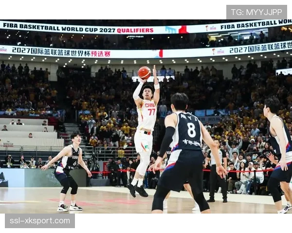 【2026年4月CBA联赛肋部渗透与纵深突破分析·赛中·特写特写：张镇麟完成隔人暴扣后对着镜头手指地面，点燃主场气氛